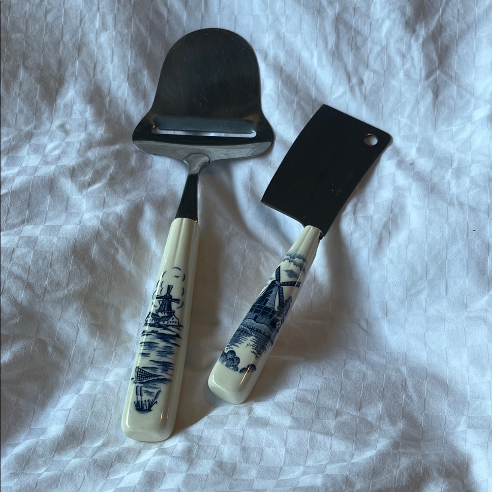 Blue and White Cheese Slicer and Knife Set
